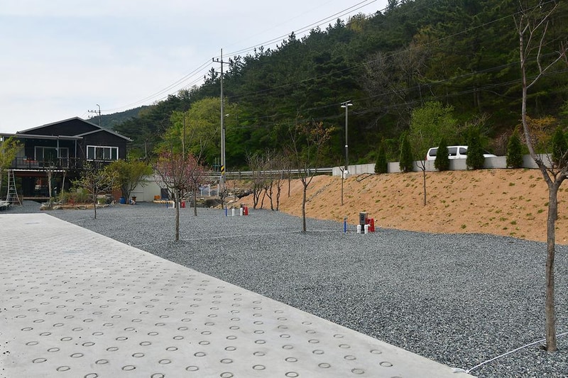 내를 건너서 숲으로 캠핑장 시설 사진 8