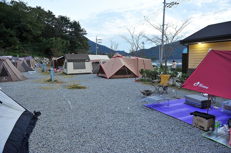 푸른바다와 캠핑 시설 사진 8