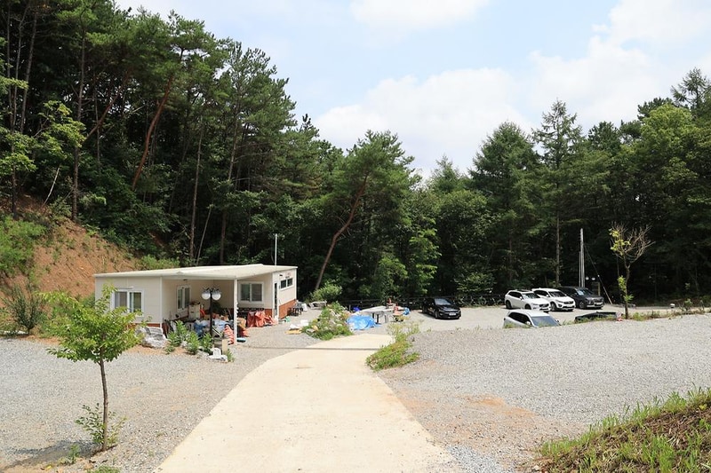 푸르른 캠핑장 시설 사진 4