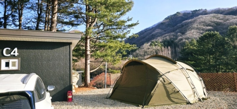 샤워실 신생 캠핑장 / 강원도 홍천 고슬로우 캠핑장 / C4 사이트