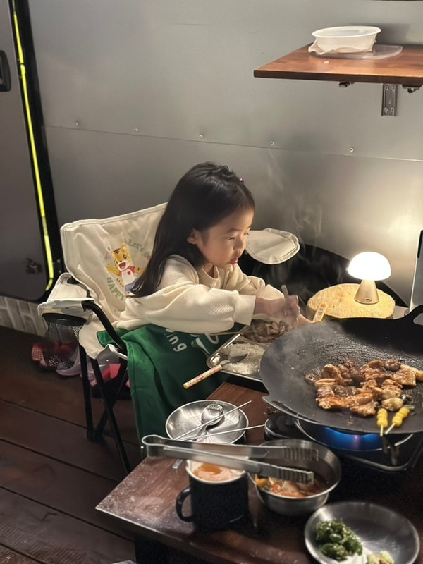 서울 근교 경기 포천 캠핑장  알맹이캠핑 l 카라반 온수풀...