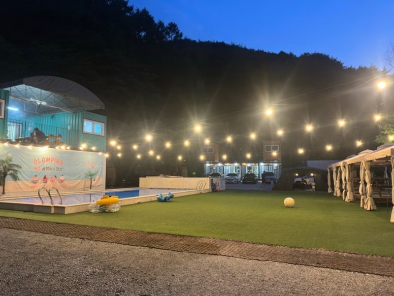 [오늘의캠핑] 오토캠핑부터 수영장까지, 용추글램핑펜션...