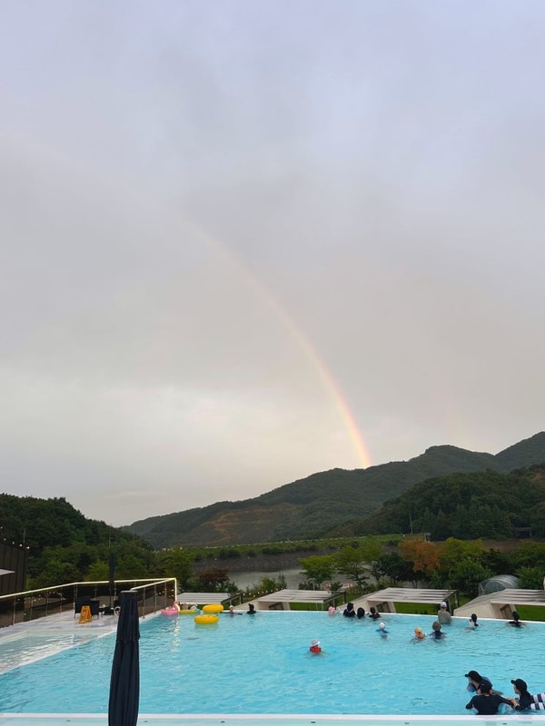 [충남 공주 히어위고 글램핑]내돈 내산! 무지개 뜨는! 수영장...