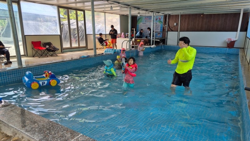 온수 수영장 무료 영월아트앤 캠프장