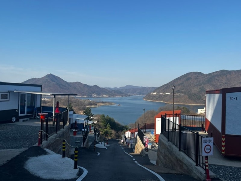 제천 위고고 카라반 글램핑 청풍호 대형수영장 뷰맛집 일몰...
