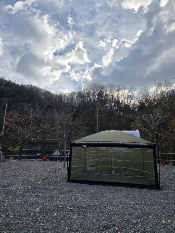 평일 캠핑은 군위 솔밭 야영장 최고의 선택!!