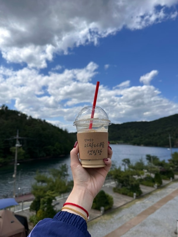 경기도 포천 캠핑 카페 : 청계호수 자작나무숲 캠핑장/카라반...