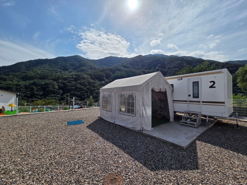 가을감성 제대로 즐긴 가평 '가화2372카라반글램핑'