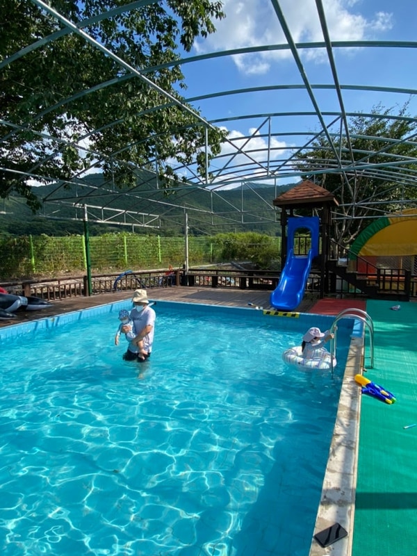 나무 그늘 가득 여름에 가기 좋은 “청도 별빛마을 캠핑장”