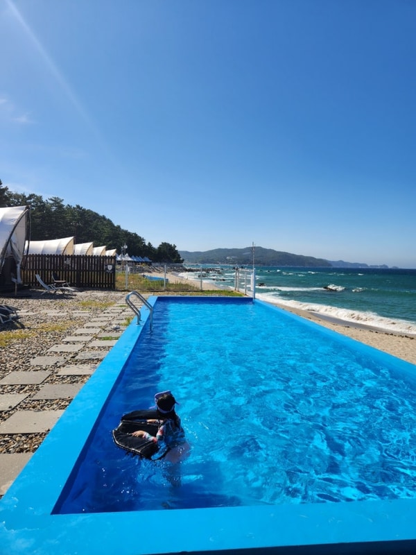 삼척 문암해수욕장 어썸비치 글램핑 후기, 바다와 수영장을 한...