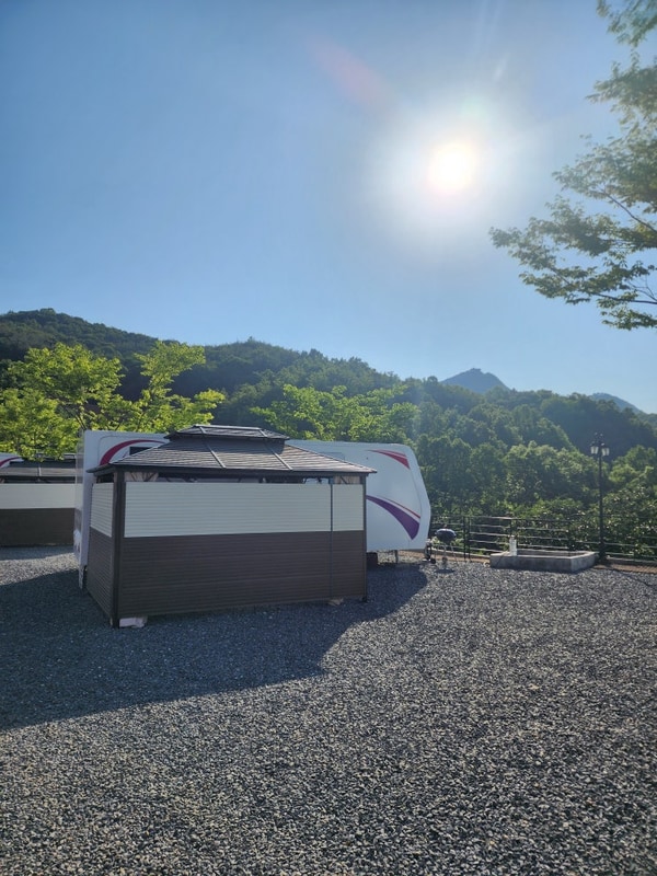 제천 여행 중 만난 레이크힐 캠프 카라반 소개해요.