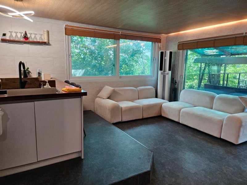 [가평계곡펜션 추천] 청정 계곡... 계곡에풍덩펜션캠핑장...