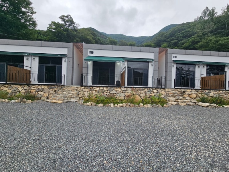 물좋고 공기좋은 깨끗한 경남 밀양 펜션 풀빌라 캠핑도래