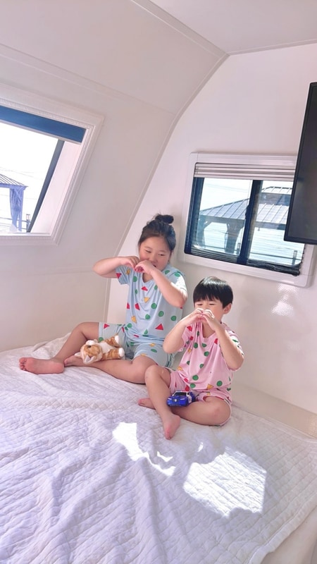 바로 앞 바다에서 스노쿨링가능한 스페이스영덕 럭셔리카라반3번