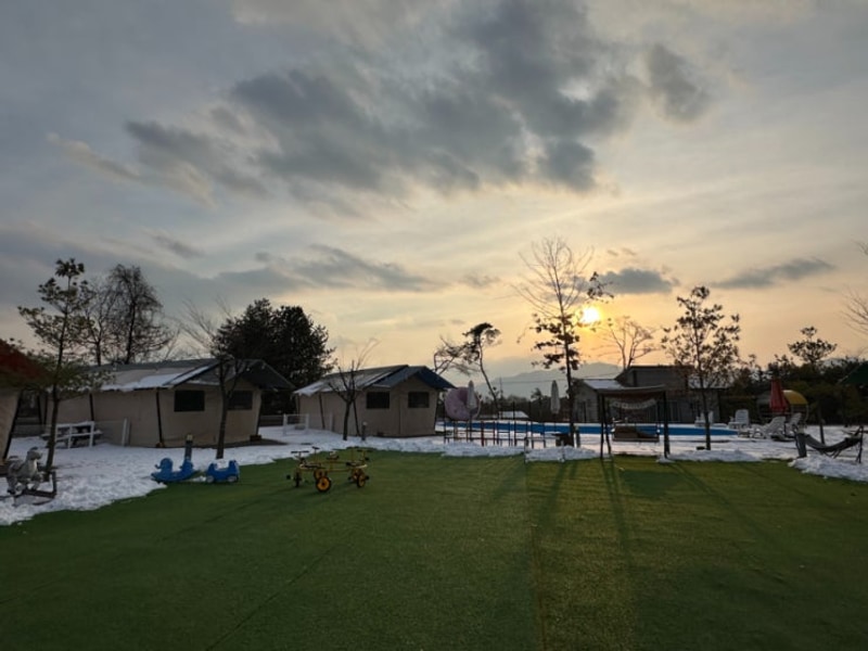 포천글램핑 넓은 마당과 깔끔하고 넓은 쿠나글램핑...