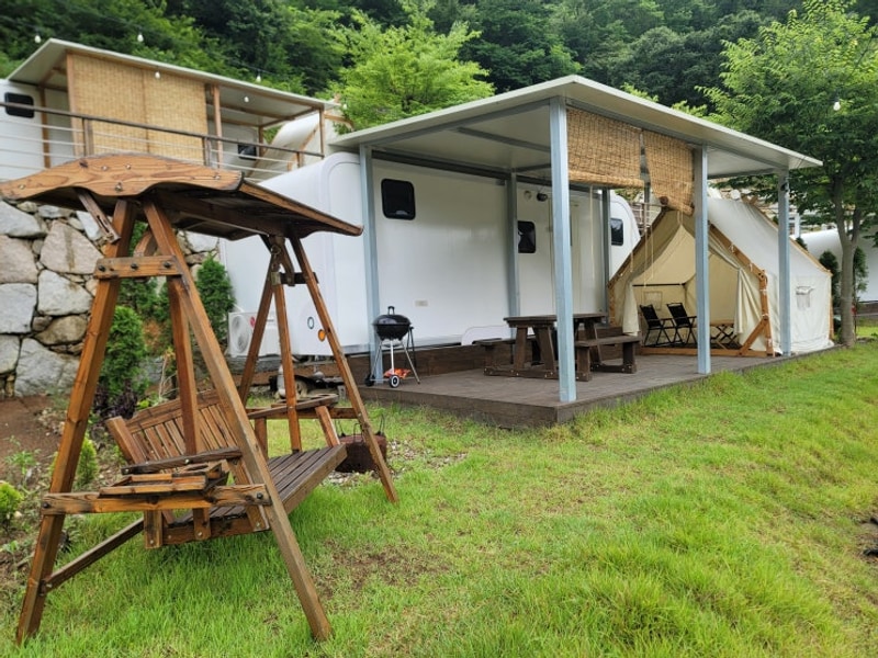 밀양 계곡 수영장이 있는 은하수리조트 카라반