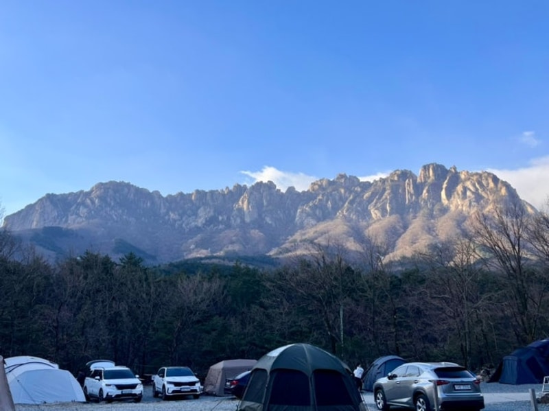 캠핑 핫플로 유명한 고성... 울산바위뷰 캠핑장 ‘캠핑느루’ 추천