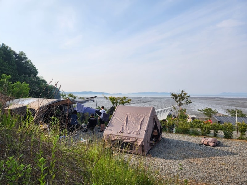 바다뷰 캠핑장 서산 팔봉갯벌체험야영장 C2 키즈방방이존