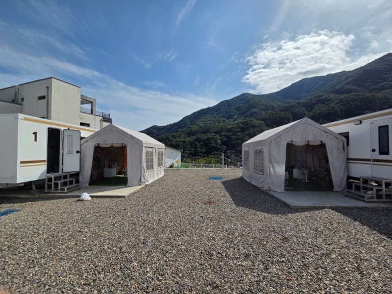 연인과 오붓한 글램핑 즐긴 가평 가화2372 카라반글램핑...