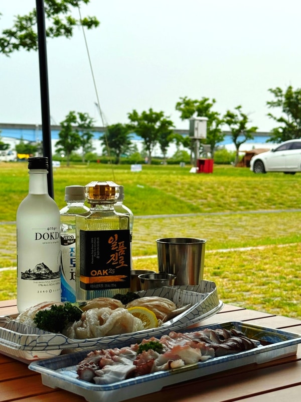 풍경을 즐길 수 있는 부산 오토캠핑장 < 삼락생태공원 캠핑장 >