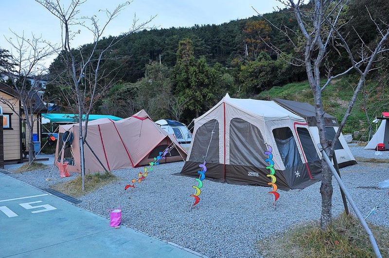 푸른바다와 캠핑 시설 사진 11