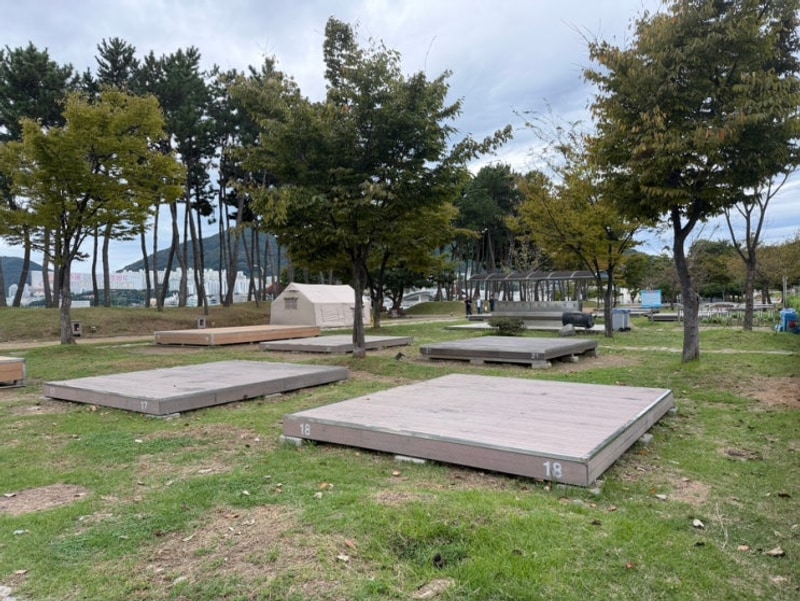 웅천친수공원 야영장 여수 해수욕장에서 해루질 물고기잡기...