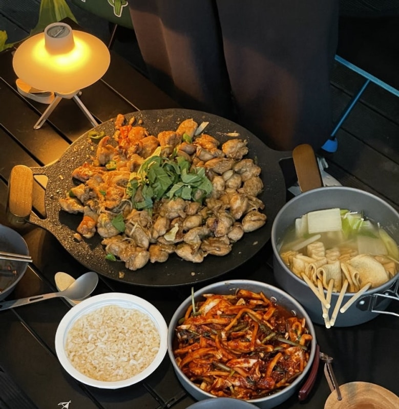 달서별빛캠프 캠핑장 숲속데크 4번 후기 + 카페별빛 후기