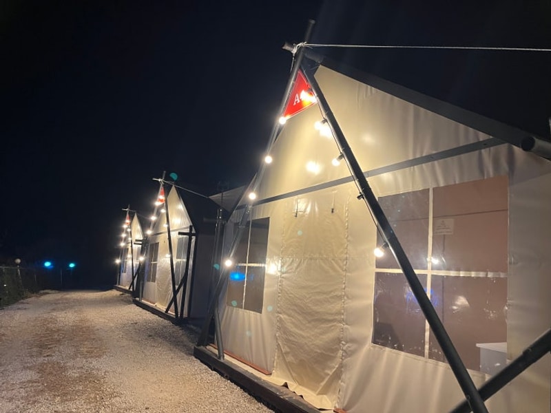 호수가 있어 분위기 있는 영천글램핑 글램 코티지