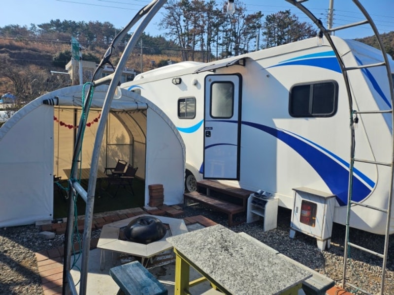 포항 카라반 숙소 "푸른고래카라반 캠핑"