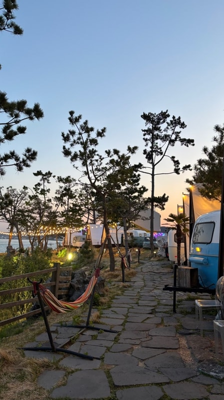 부산 기장 - 더무빙 카라반 캠핑 + 웨이브온 카페