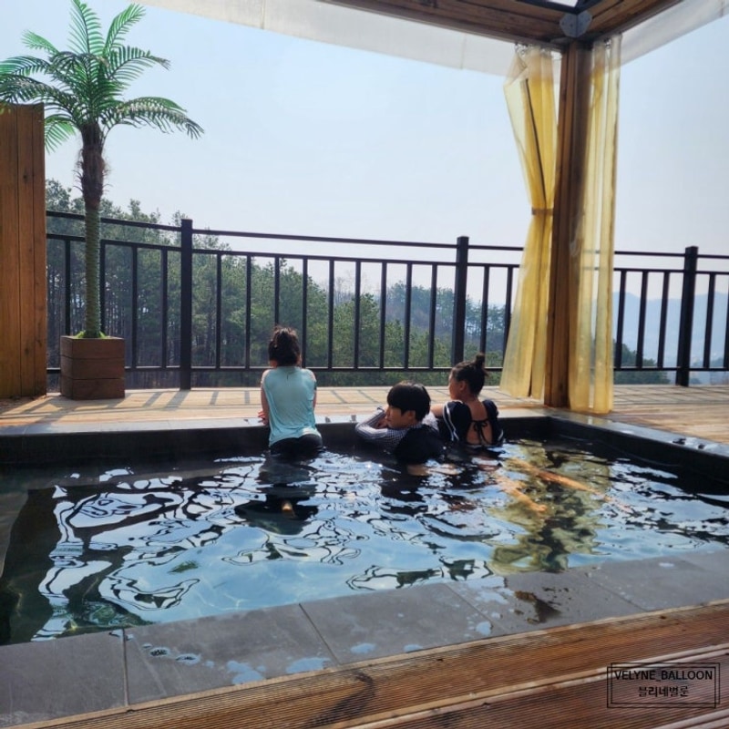 프라이빗 노천탕 양평 골든쌔들 캠핑장 노천탕 두가족 캠핑존...