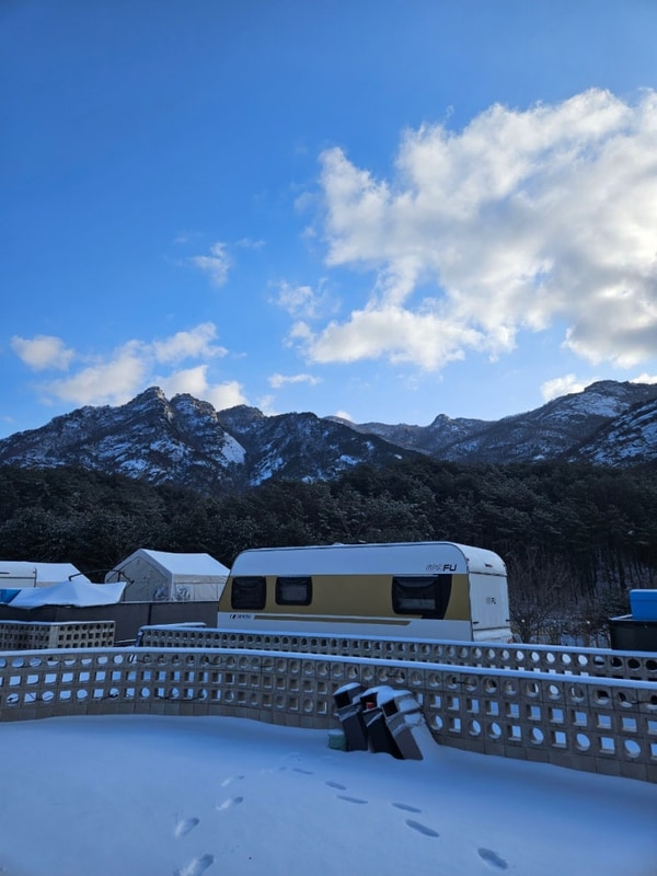 근교 프라이빗 카라반 힐링뷰 산이다 글램핑