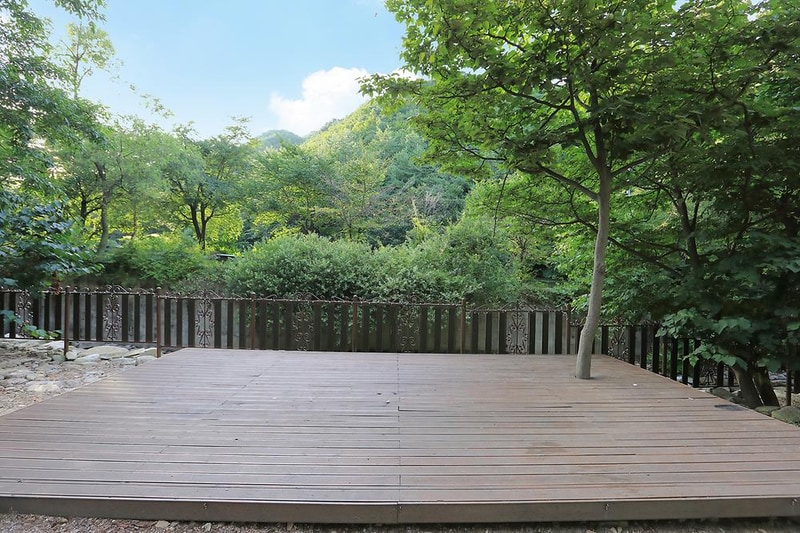 소나무숲아래 시설 사진 6