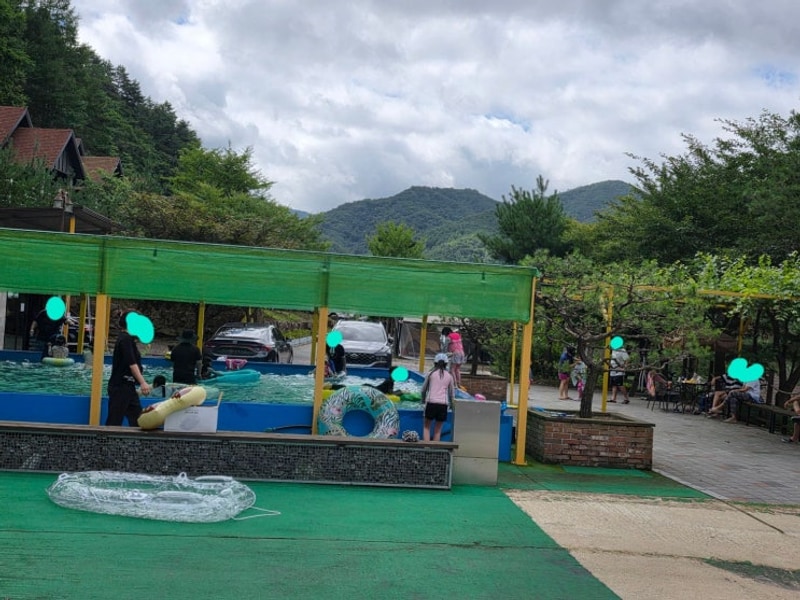 홍천 J캠핑장, 수영장과 나무그늘 데크에서 보낸 힐링 캠핑 후기