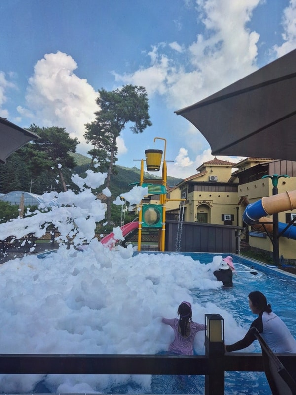 알로프랑스펜션 무주카라반에서의 즐거운 물놀이