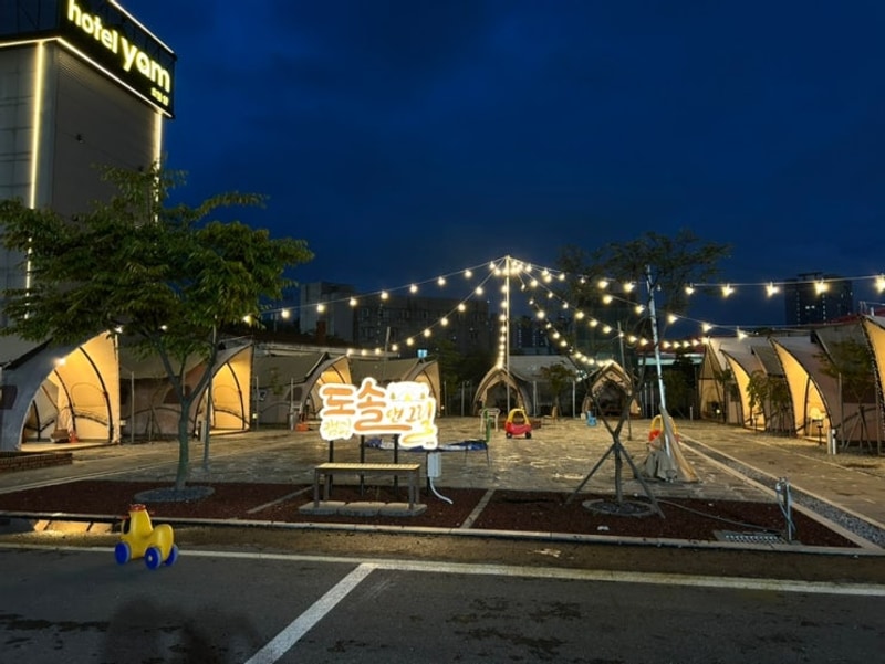 [천안 신부동 도솔캠핑앤그릴] 도심 속 캠핑 분위기 내며...