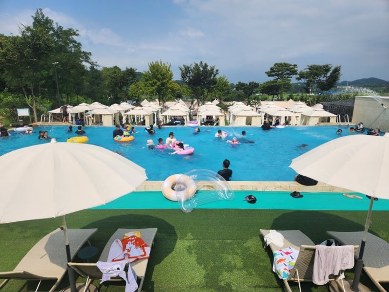 여름방학을 빛내줄 충남 아산 밤소리글램핑 수영장