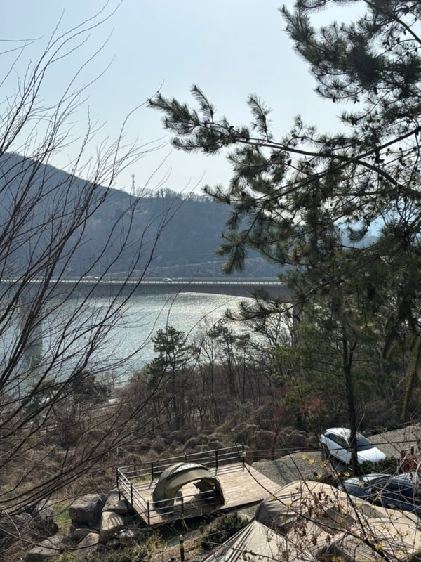 [양평 캠핑장 추천] 약수동산 캠핑장 솔캠 후기 – 강뷰 좋은...