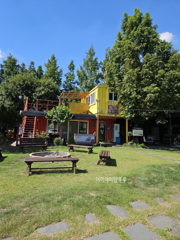 충주글램핑 계곡과 수영장이 있는 팔봉글램핑