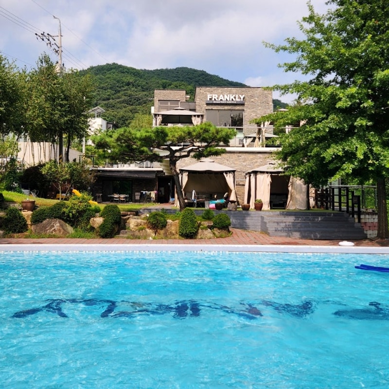 강화 프랭클리 로스터리 커피 수영장있는카페 글램핑 후기