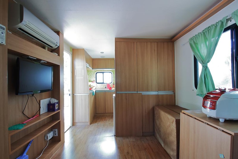 햇살아래 캠핑장 시설 사진 4