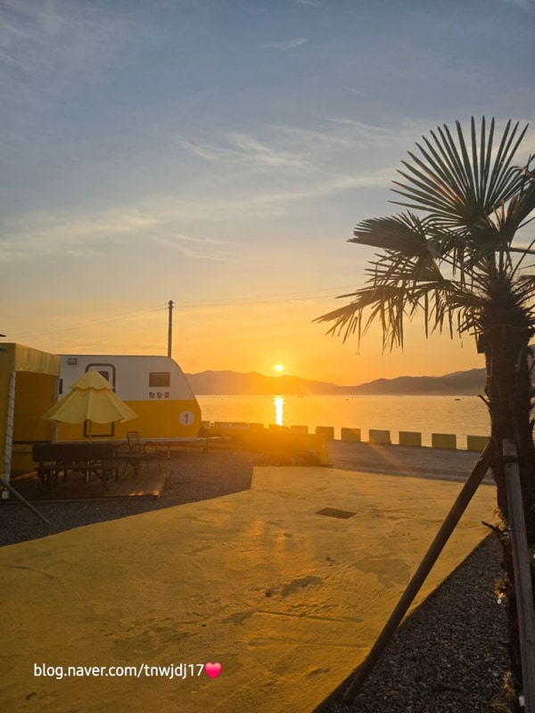 가을 캠핑가기 좋은  남해캠핑장 노랑카라반