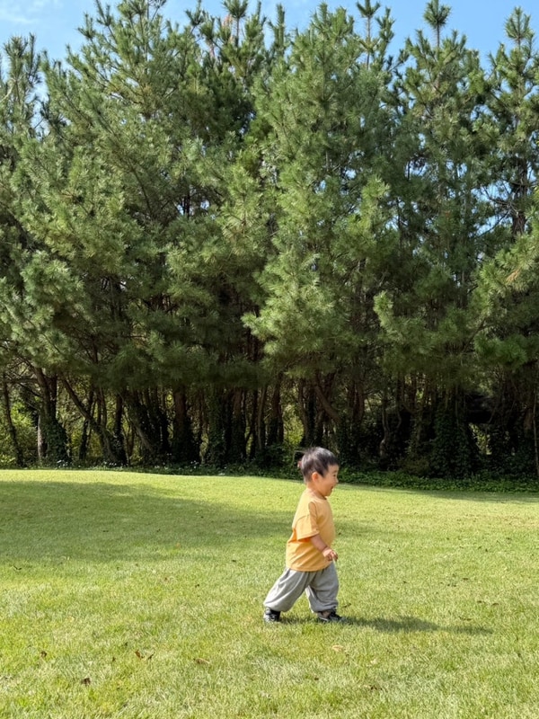 포항 칠포오토캠핑장 아이와 잔디밭에서 즐기는 낭만 있는...