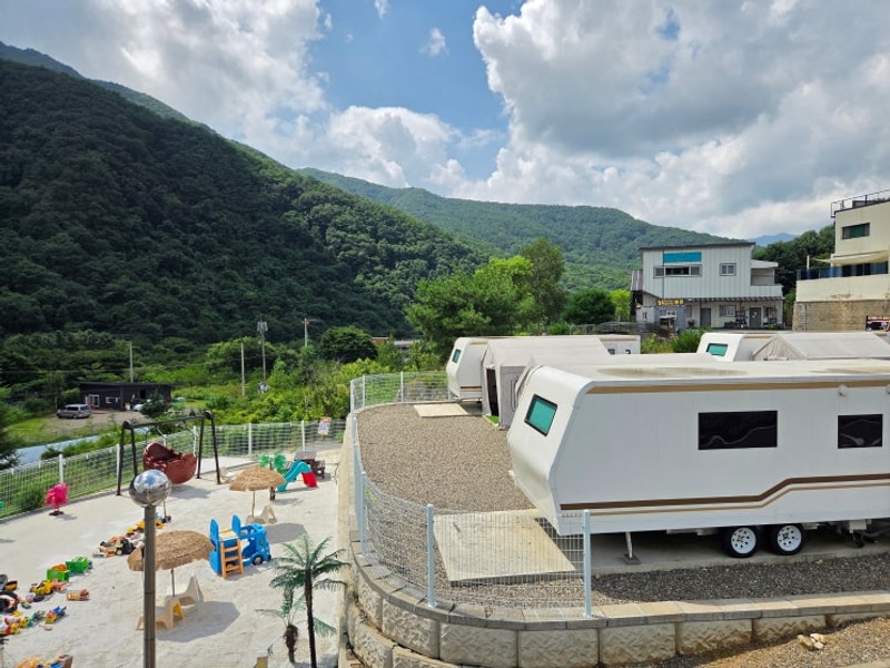 가평카라반 가화2372, 캠핑 초보 커플의 인생숙소 후기!