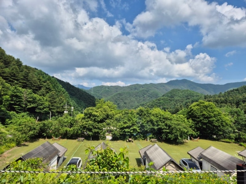가평 산으로간니모 뷰 좋은 캠핑장 3단 추천 계곡 수영장 매점...