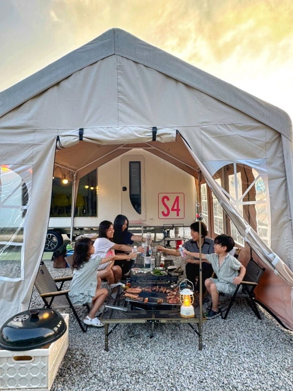 [포천 펜션] "산이다 글램핑" 서울근교 신상 카라반 캠핑 넓은...