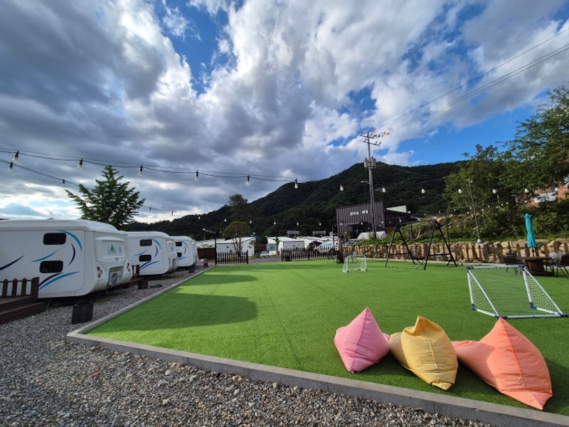 [가평 글램스테이 카라반] 6/4~5 아이랑 계곡에서 올챙이 잡고...