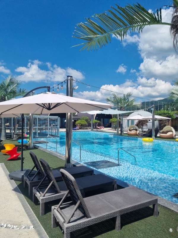 고석정 꽃밭 이루다 글램핑 신축 온수풀 추천해요