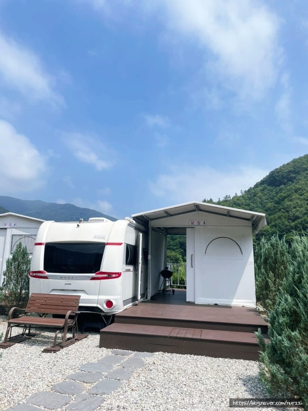 전북 완주 글램핑 수영장 카라반 숙소 완주달빛카라반