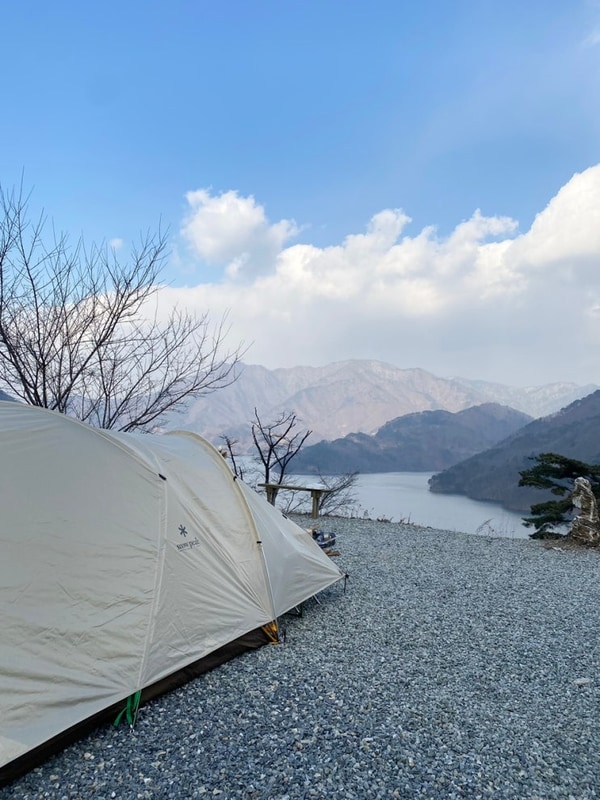 눈 덮인 충주호를 품은 설중 캠핑, 충주 ‘퀸스타운’ 캠핑장